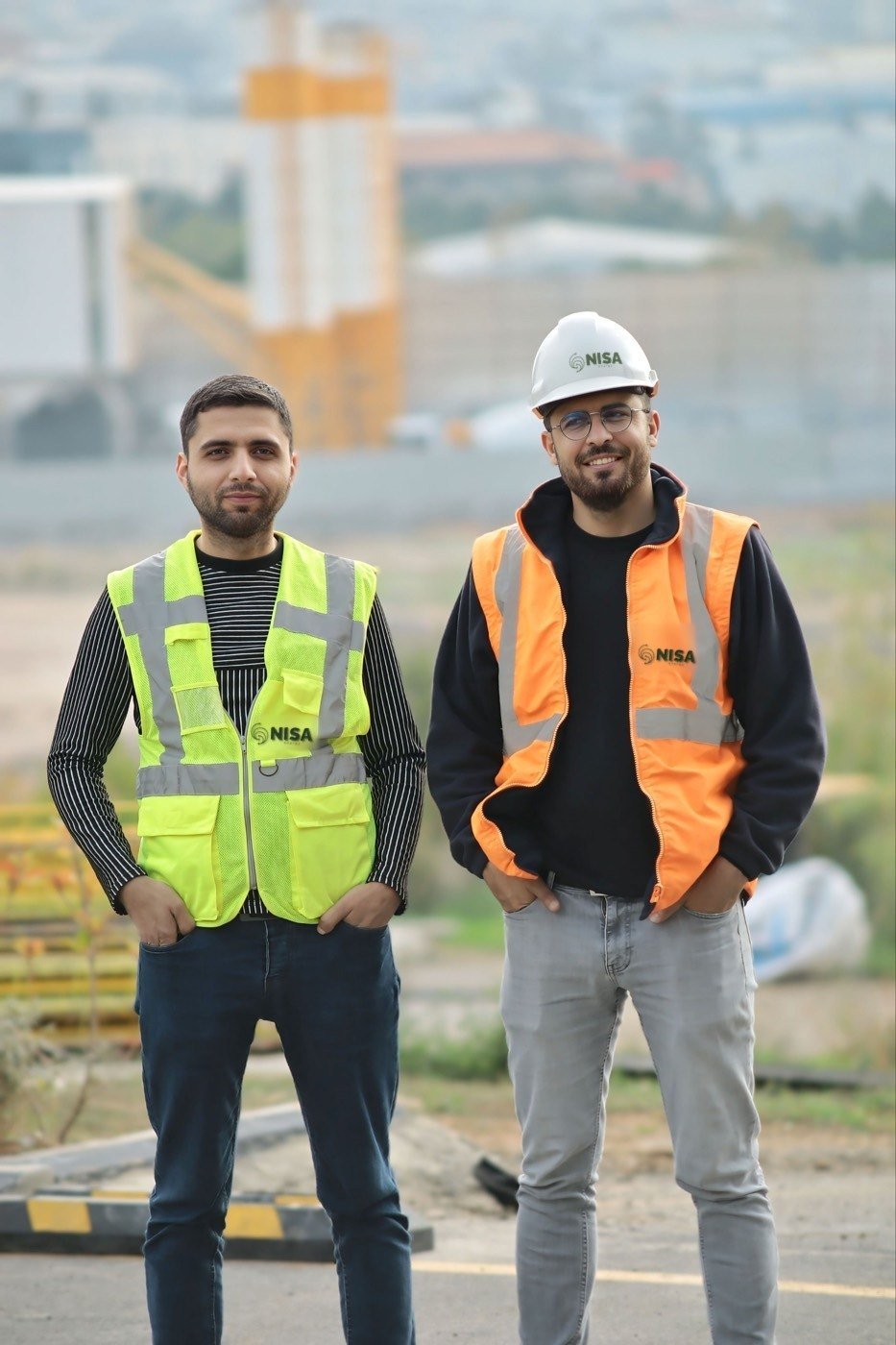 Ingenieros de NISA Energy en un sitio de obra industrial